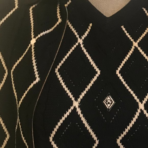 St John Sport Twin Set - Picture 6 of 6